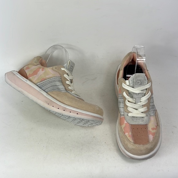 Deckers x Lab pink white waterproof athletic platform running shoes women’s 8 - Picture 1 of 9